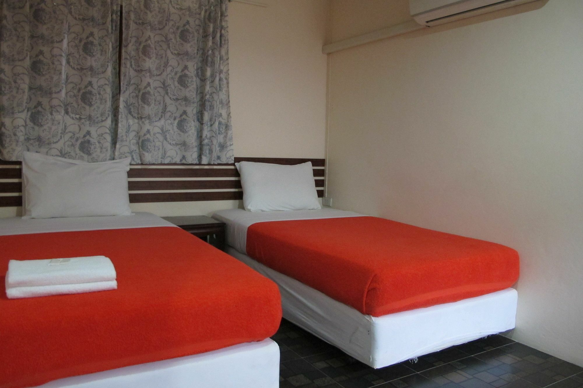 סי ראצ'ה Samchai Hotel מראה חיצוני תמונה